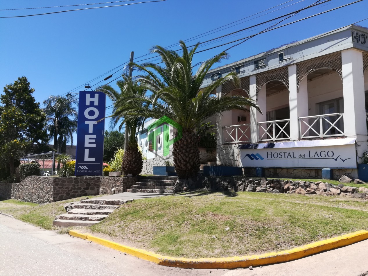 Hostal del lago