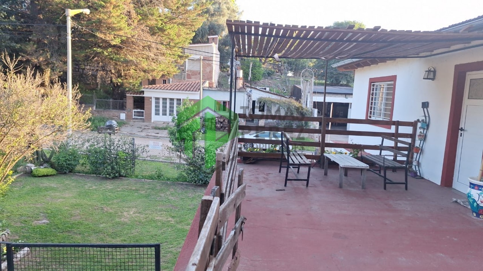 VENTA CASA MAS DOS DEPARTAMENTOS, SANTA ROSA DE CALAMUCHITA, CORDOBA  
